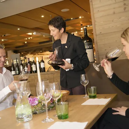 Szálloda Almhof Family Und Wellness 4*