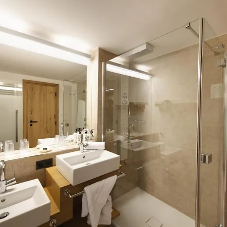Almhof Family Und Wellness Отель 4*
